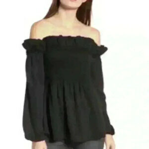 Chelsea 28 off shoulder top. Size Medium. Worn once.